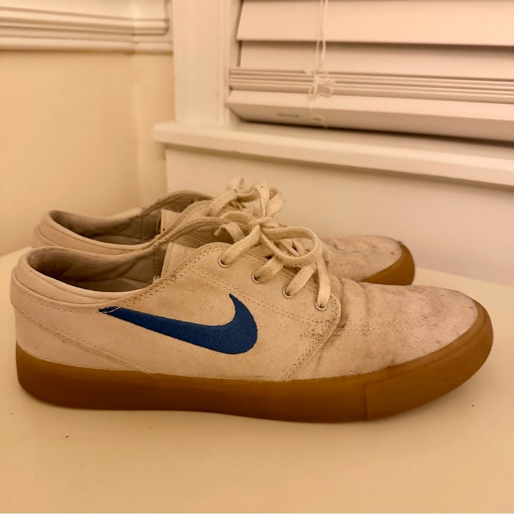 Nike Canvas Men’s Sneaker